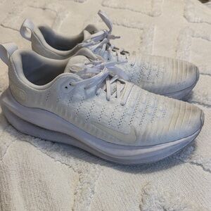 Nike Women's Reactx Infinity Run 4 White Athletic Shoes